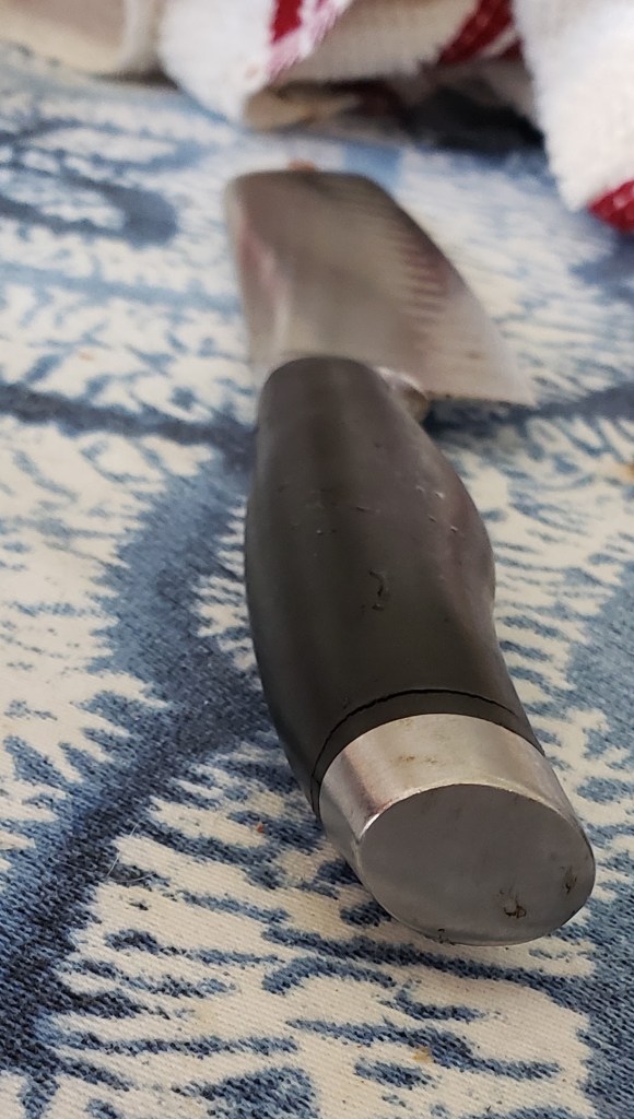 clean knife handle